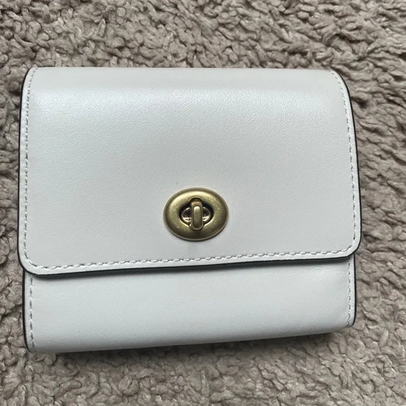 Coach Turn Lock Wallet - Chalk - Picture 1 of 10